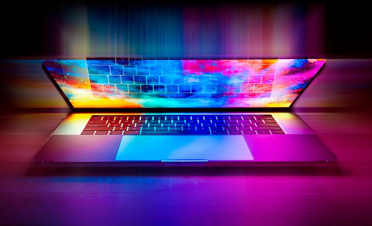 Laptop que emite luz colorida representando al diseño
